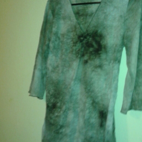 AN ECLECTIC,  SEXY BLOUSE - Picture 2 of 4