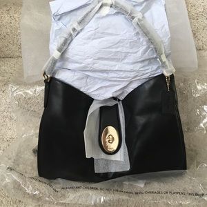 Coach Carlyle Smooth Leather in Black