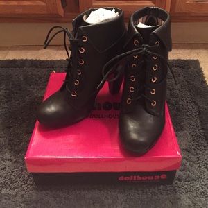 Dollhouse lace-up Booties