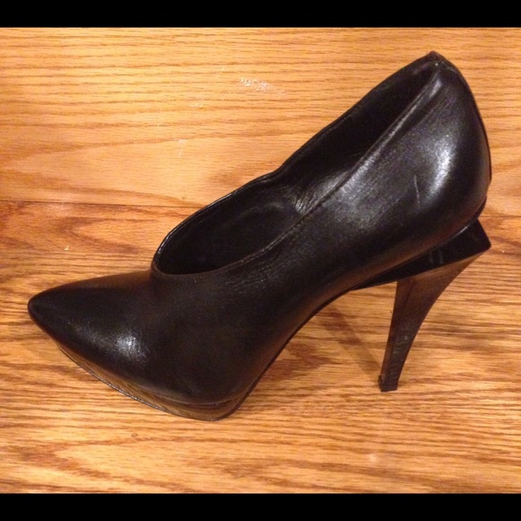 Black leather shoes  high heels. Good condition