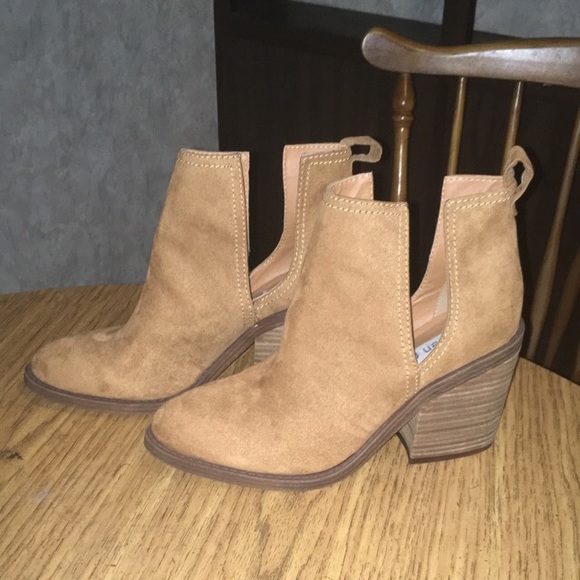 Size 9 ankle boot/wedges.