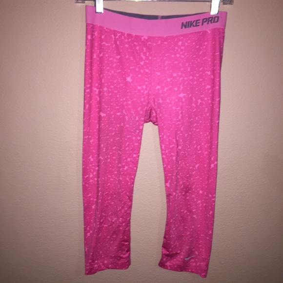 Pink Nike crop leggings