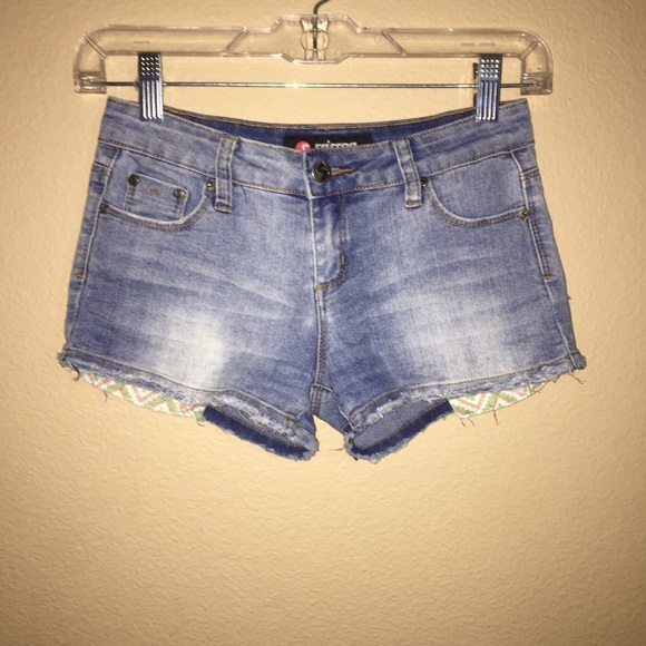 Jean shorts with green & pink pocket detaining