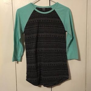 Mid-Sleeve Gray and Blue Tee