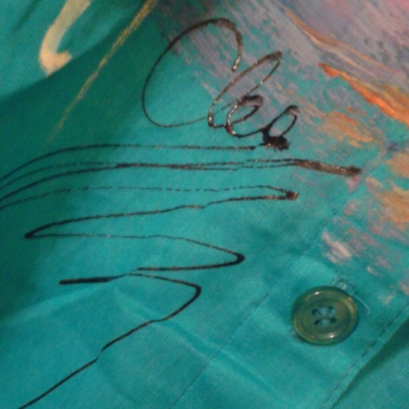 A HAND PAINTED BLOUSE MID THIGH - Picture 2 of 4