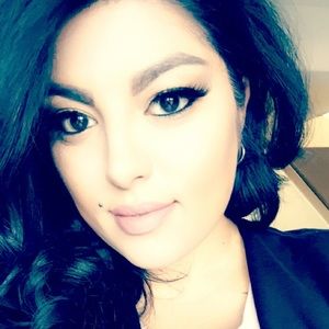 Meet your Posher, Desiree