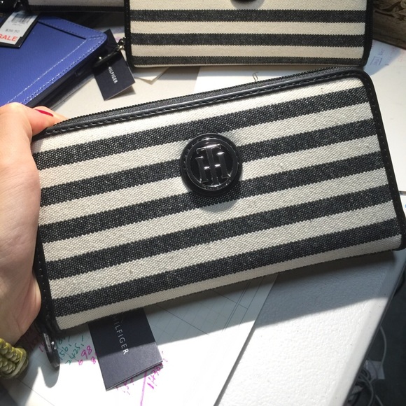 ⚠️⚠️SOLD！！tommy wallet - Picture 1 of 3