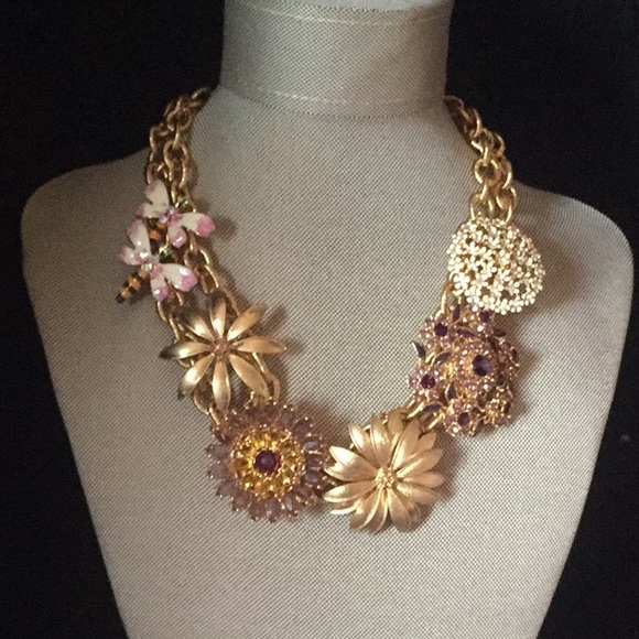 Flower statement necklace!  Just gorgeous!