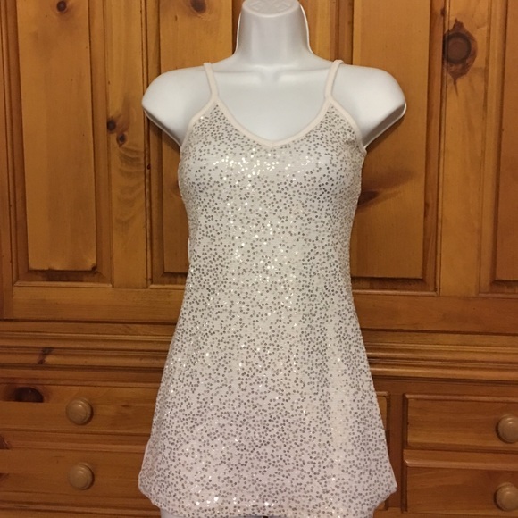Vanity Tops - Trendy white top with sparkles ๐ Vanity Tops - Trendy white top with sparkles ๐