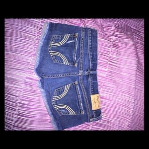 Hollister low rise shorts (1)