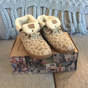 Toms leopard print shearling boots