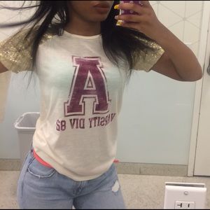 glitter sleeve graphic tee💋