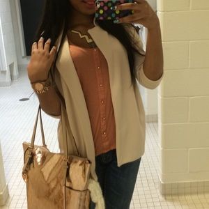 beige blazer🙈