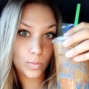 Meet your Posher, Britta