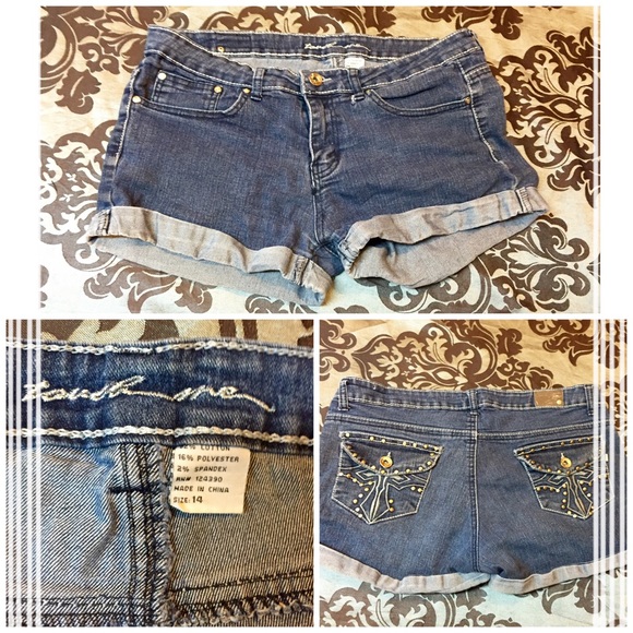 TOUCH ME DENIM STRETCH SHORTS W/POCKET DETAILING