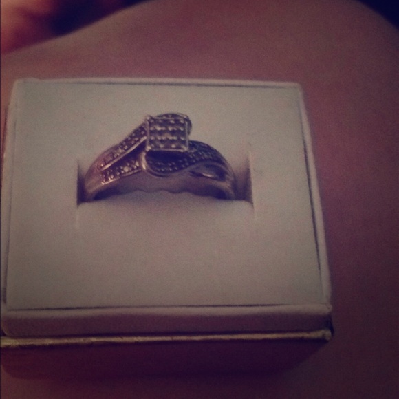 Engagement ring - Picture 1 of 1