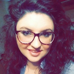 Meet your Posher, Halie