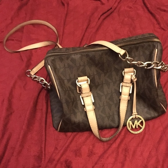 Leather signature Michael Kors goldchain crossbody
