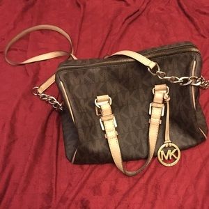 Leather signature Michael Kors goldchain crossbody