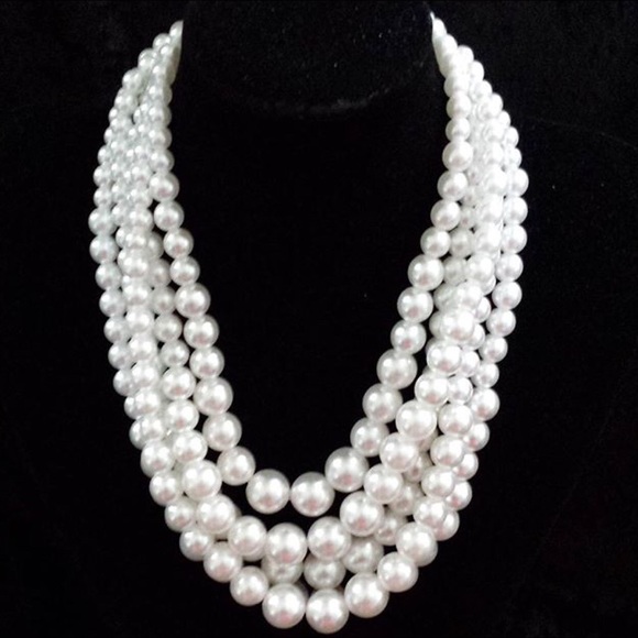 5 strand Pearl set . Really a nice piece to have.