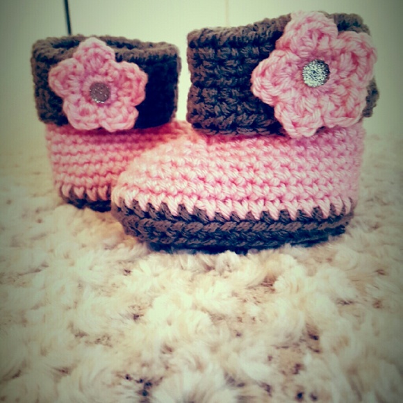 Crochet hat and booties - Picture 3 of 3