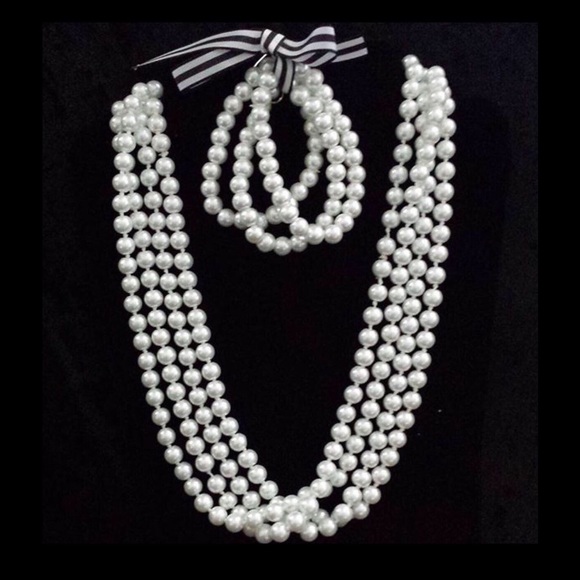 90" strand Pearl set with matching bracelets.
