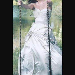 Monique Lhuillier wedding dress