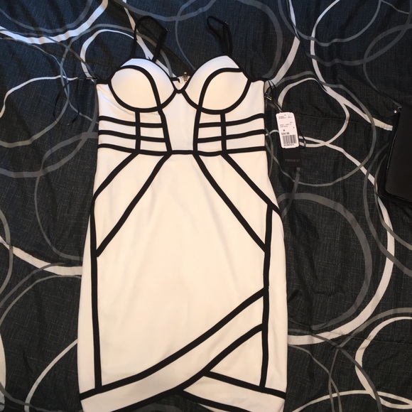 Forever 21 Dresses & Skirts - Black and white body con dress
