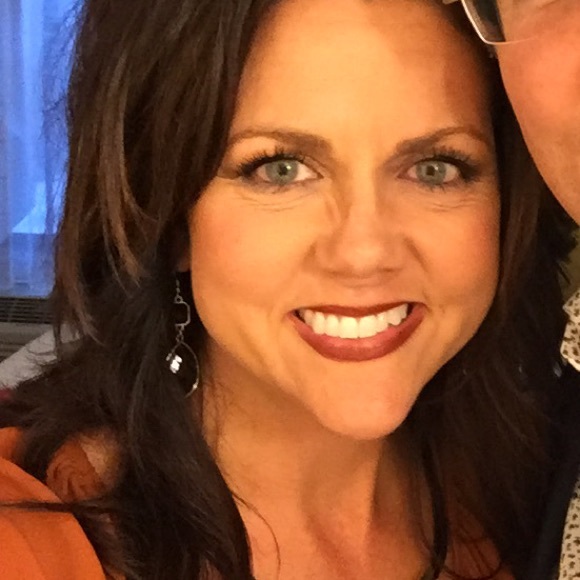 Meet your Posher, Lisa - Picture 1 of 1