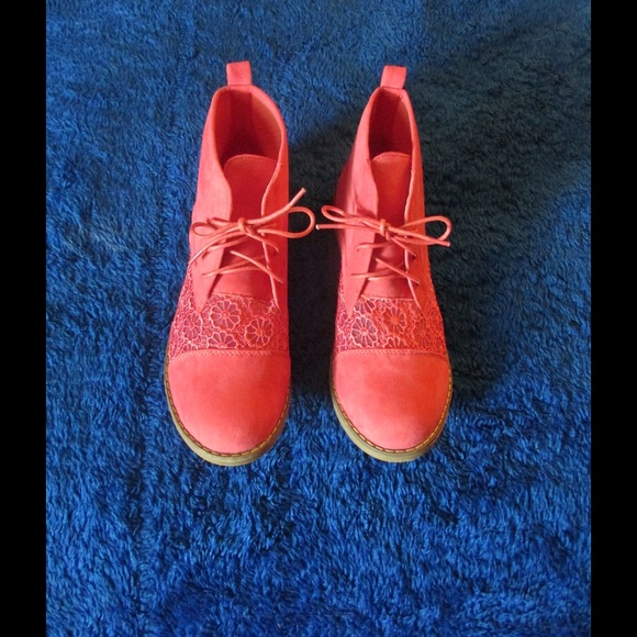 Amazing Pink Booties W/ Lace Application-Shoelaces - Picture 2 of 3