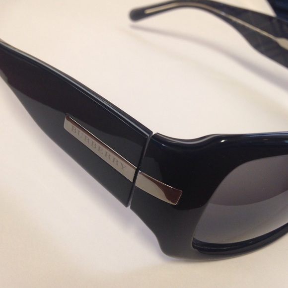 Burberry Sunglasses with case! - Picture 1 of 3