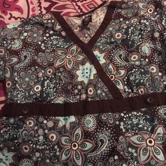 Med couture print scrub top