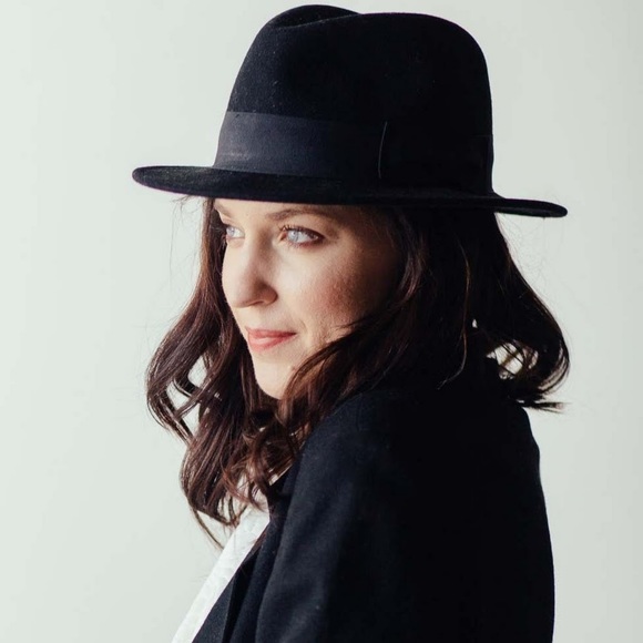 Meet your Posher, Amy - Picture 1 of 1