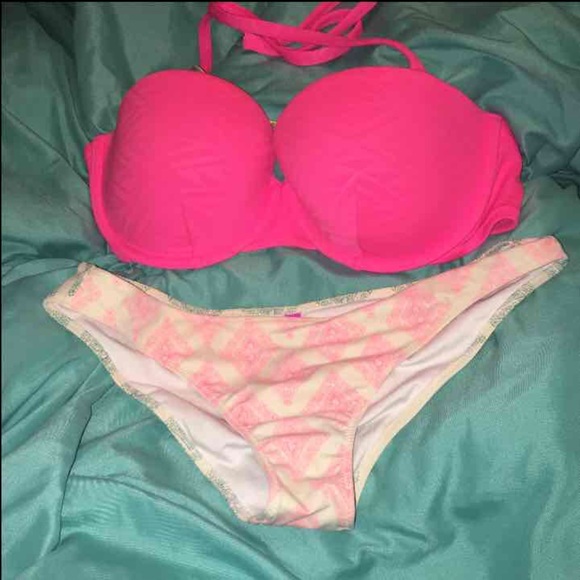 Victoria's Secret Bikini - Picture 1 of 4