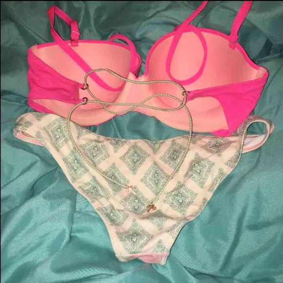 Victoria's Secret Bikini - Picture 2 of 4