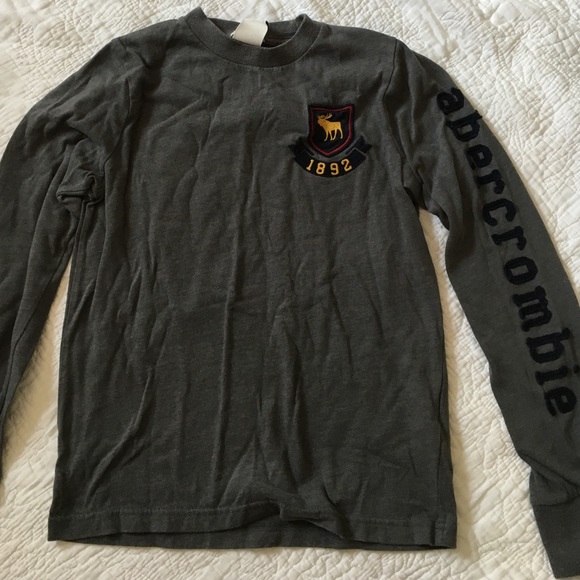Grey Abercrombie boys long sleeve