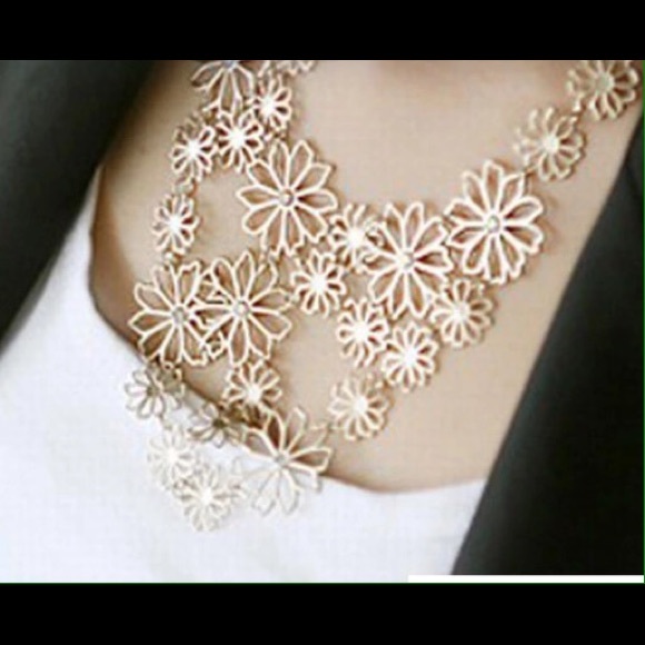 Statement Necklace - Picture 1 of 3