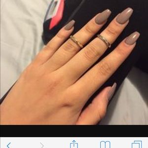 Meet your Posher, Claudia