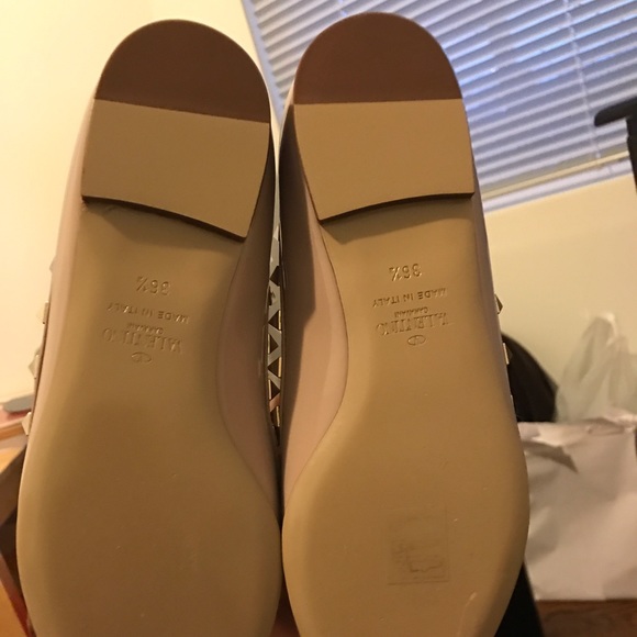 *SOLD*Valentino Rockstud flat in Poudre - Picture 4 of 4