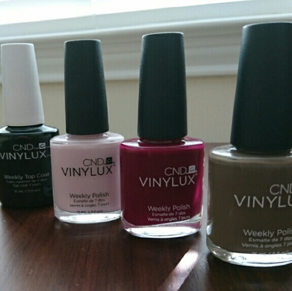 3x CND Vinylux weekly nailpolishes and one topcoat