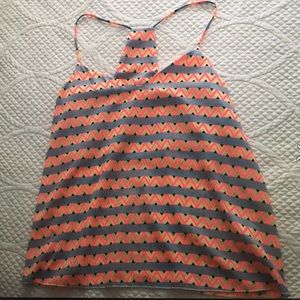 Patterned tank