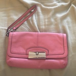 Large Coach Wristlet - 💯Authentic Good condition