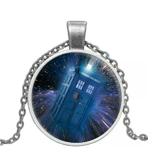 Dr. Who Tardis Necklace **NEW **
