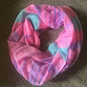 100% Ecuadorian-made Infinity Scarf