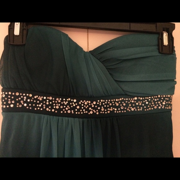 Dress - Picture 2 of 4