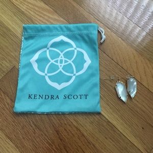 Kendra Scott Palmer Earrings in Ivory Pearl