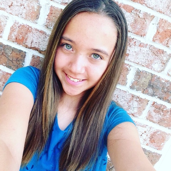 Meet your Posher, Deja - Picture 1 of 1