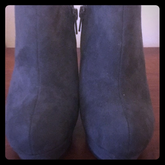 Size 5.5 gray suede booties