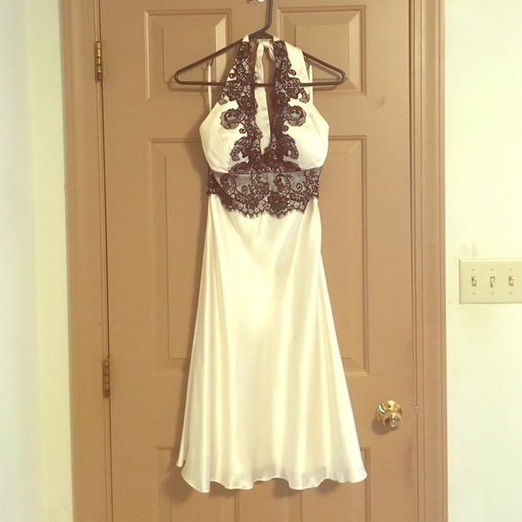 Size 6 White House Black Market Dress