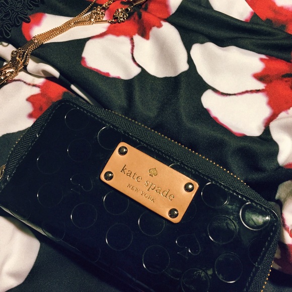 kate spade Handbags - REDUCED! KATE SPADE WRISTLET